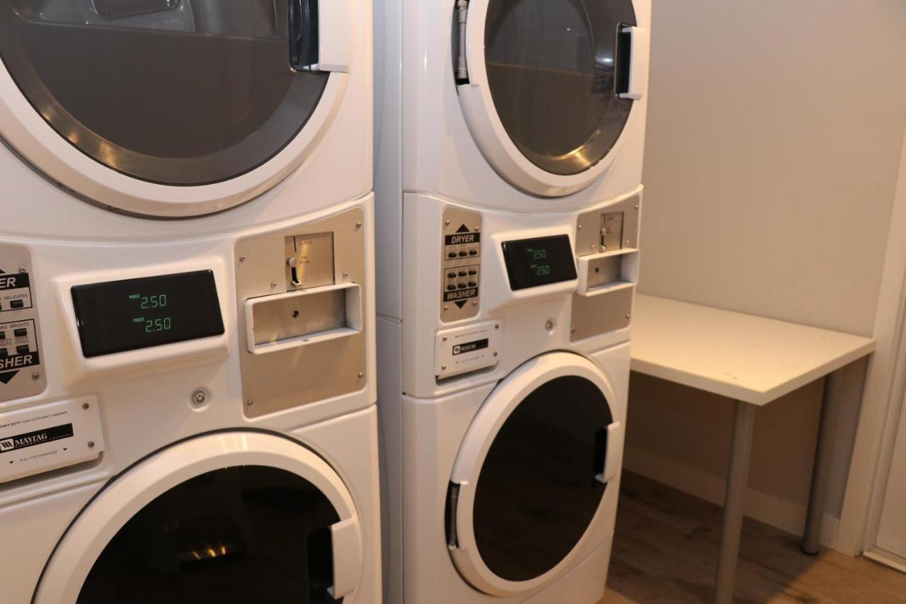A Stylish Stay W/ A Queen Bed, Heated Floors.. #37 Brookline Exterior foto