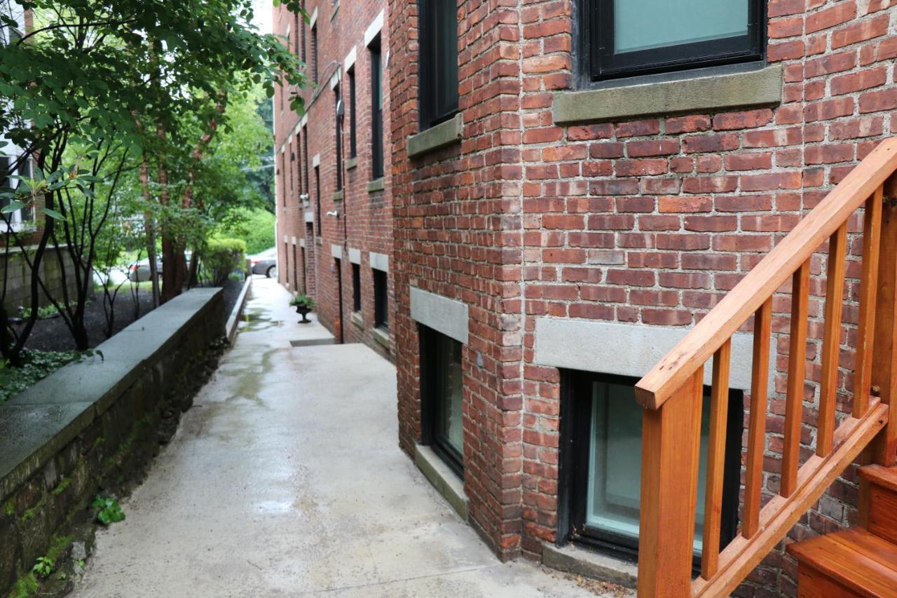 A Stylish Stay W/ A Queen Bed, Heated Floors.. #37 Brookline Exterior foto